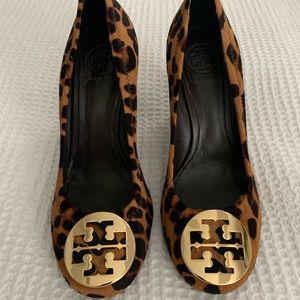 Tory Burch Leopard Print Fur Wedge Heels Size 8.5